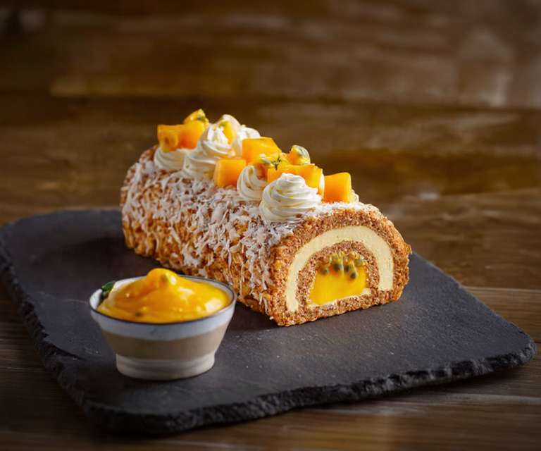 Bûche mangue passion coco, dessert exotique de Noël tropical