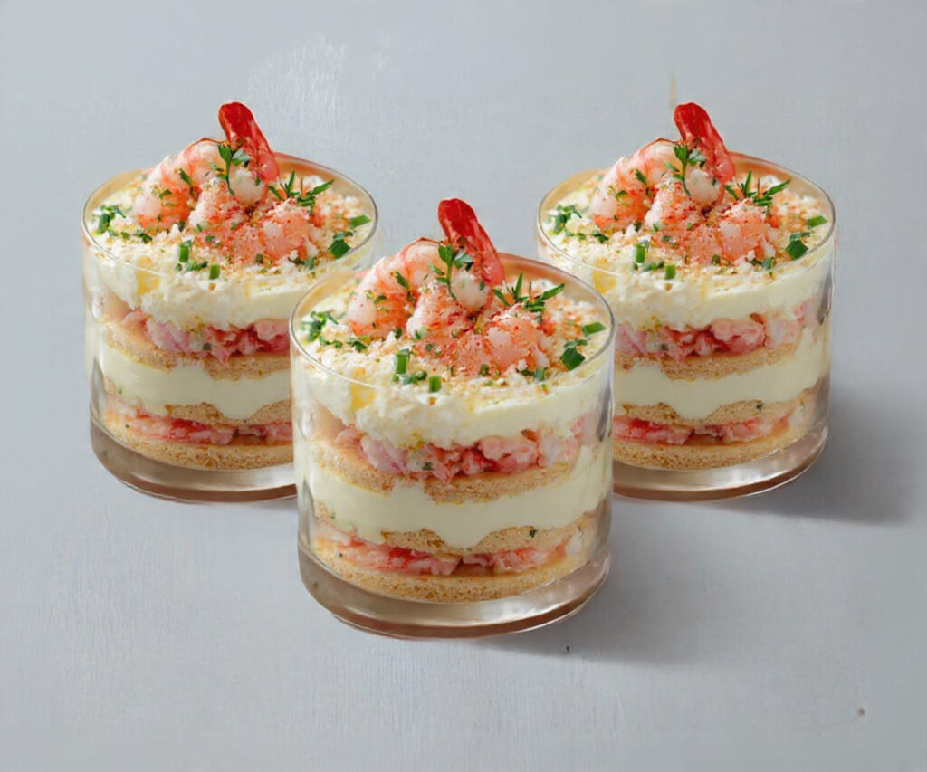 Verrines tiramisu salé aux crevettes avec mascarpone citronné et herbes fraîches
