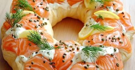 Couronne feuilletée saumon garnie de fromage frais citronné, câpres et aneth