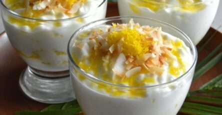 Verrine coco citron avec crème onctueuse et copeaux de noix de coco toastés