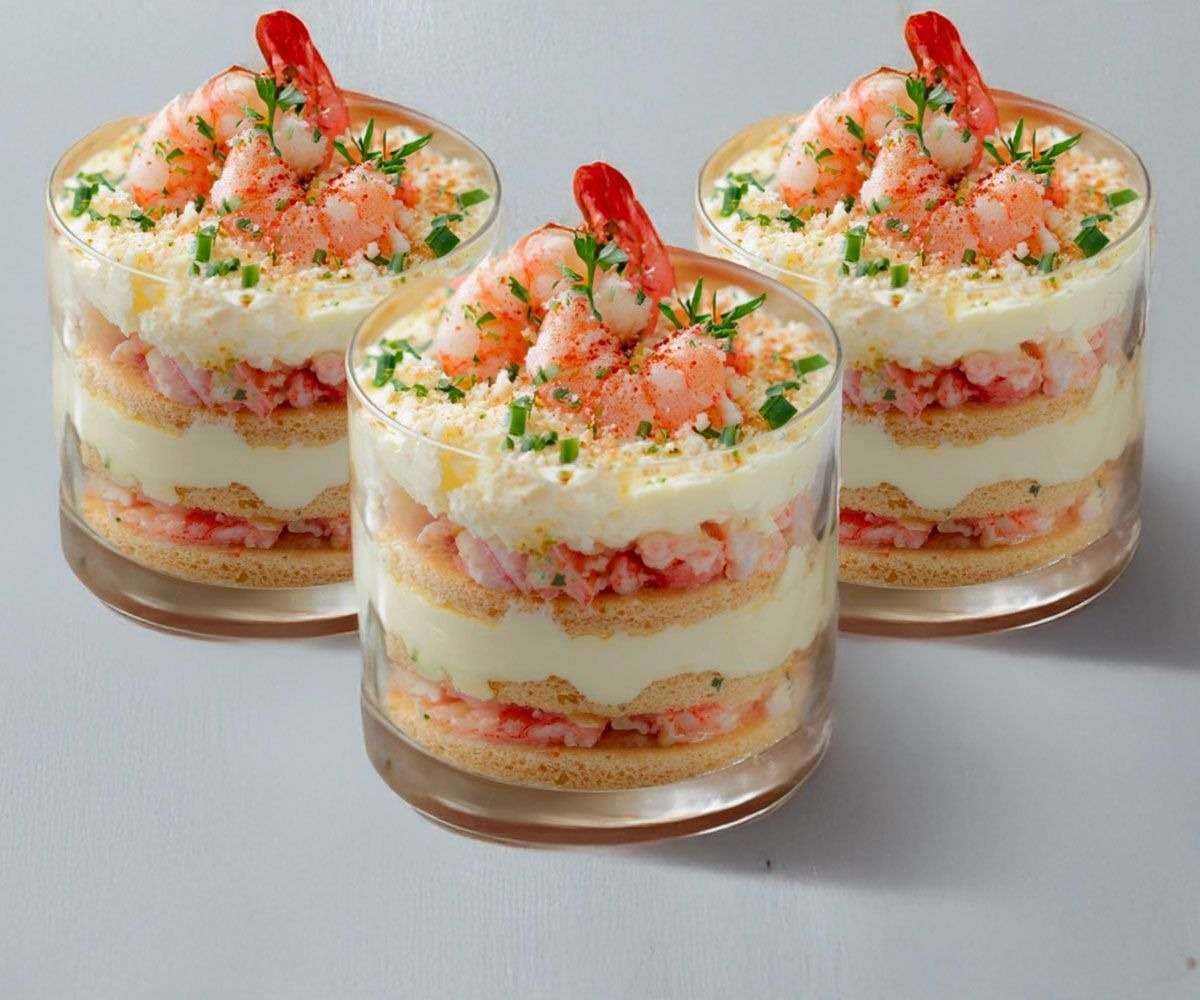 Verrines tiramisu salé aux crevettes avec mascarpone citronné et herbes fraîches