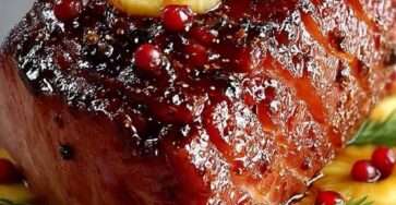 Rôti de jambon glacé à l’ananas et cranberries nappé de glaçage caramélisé