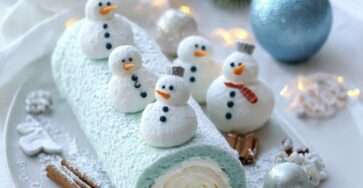 Bûche roulée bonhommes de neige à la vanille décorée de sucre glace effet neige