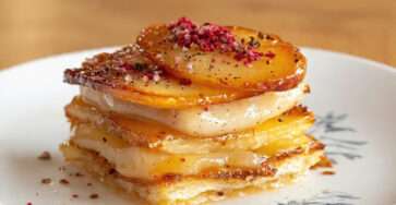 Mille feuille pommes caramélisées avec fromage fondant croustillant