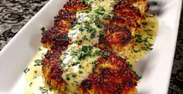 Poulet croustillant sauce ail parmesan nappé de sauce crémeuse et dorée