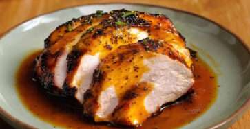 Épaule de dinde confite aux graines de nigelle fondante dans une cocotte