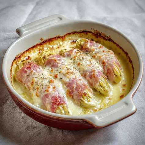 Endives au jambon gratinées à la béchamel et fromage doré