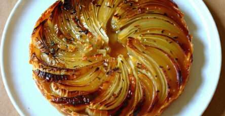Tatin d’endives au chèvre caramélisée au miel avec pâte feuilletée dorée