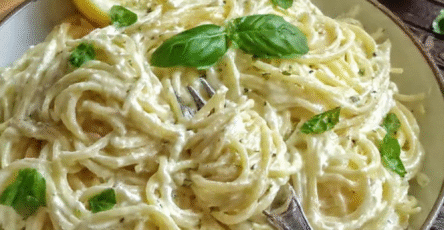 Spaghetti crémeux citron parmesan avec sauce onctueuse, ail et basilic frais