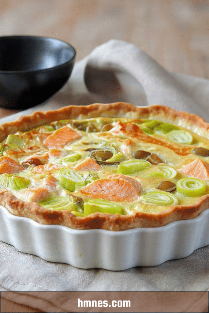 Quiche saumon poireaux fondante et dorée au four avec fromage gratiné et pâte croustillante