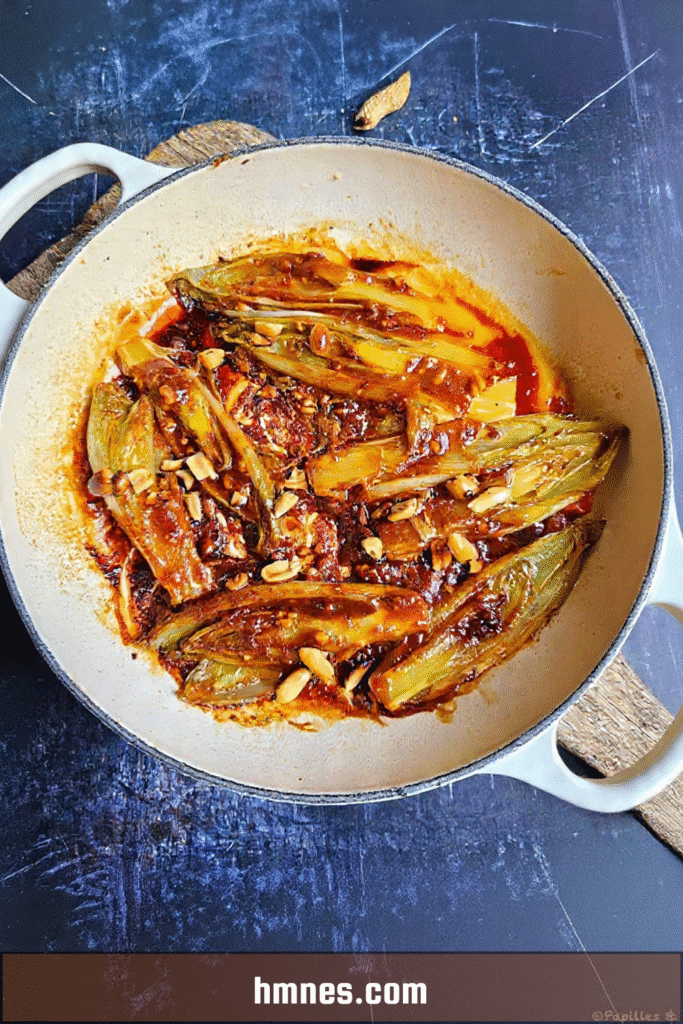 Endives braisées sauce soja miel avec cacahuètes grillées et sauce brillante
