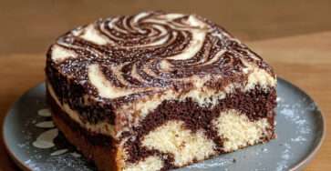 Gâteau marbré moelleux vanille chocolat tranché avec effet marbré visible