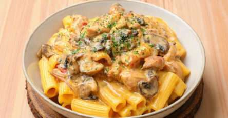 Rigatoni crémeux poulet champignons avec sauce onctueuse
