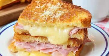 Croque-monsieur classique jambon fromage doré et fondant à la poêle