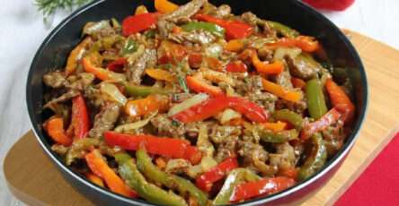 Wok de bœuf aux poivrons façon traditionnelle avec légumes croquants