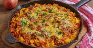 Chou à la viande hachée gratiné à l’italienne doré au four avec fromage fondu