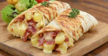 Wraps façon tartiflette dorés à la poêle avec reblochon fondant et pommes de terre