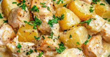 Poulet crémeux moutarde avec pommes de terre et persil frais