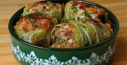 Choux farcis traditionnels mijotés en cocotte