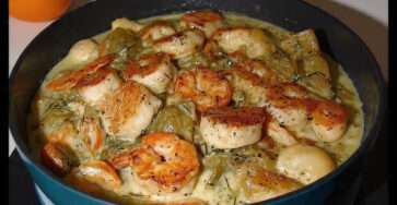 Saint-Jacques et crevettes sauce crémeuse aux herbes