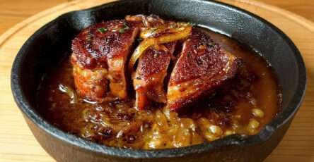 Rouelle de porc confite sauce ail et oignons