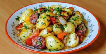 Salade de pommes de terre au chorizo avec poivrons et persil frais