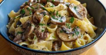 Tagliatelles crémeuses aux champignons parmesan persil