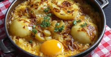 Poêlée pommes de terre oignons oeufs coulants recette facile
