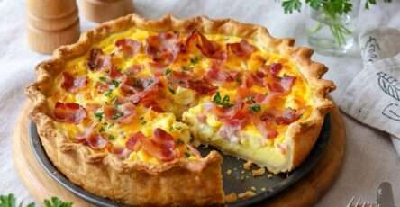 Quiche économique façon lardons dorée au four avec pâte brisée et appareil léger au lait