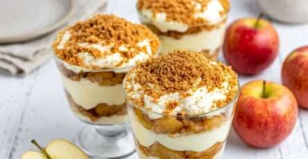Verrine pomme mascarpone avec pommes caramélisées, crème onctueuse et spéculoos émiettés