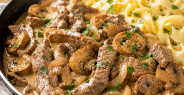 Bœuf Stroganoff crémeux aux champignons et au persil