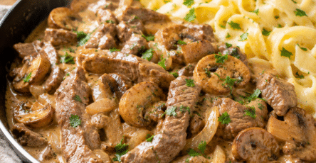 Bœuf Stroganoff crémeux aux champignons et au persil