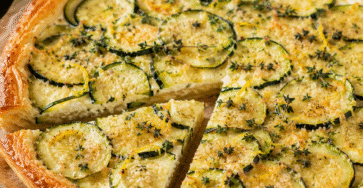 Tarte courgettes à la ricotta sur une pâte croustillante