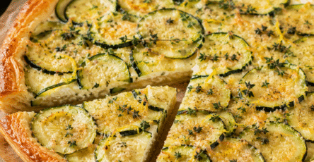 Tarte courgettes à la ricotta sur une pâte croustillante
